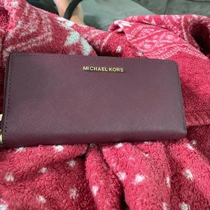 Full zip around Plum Michael Kors Wallet